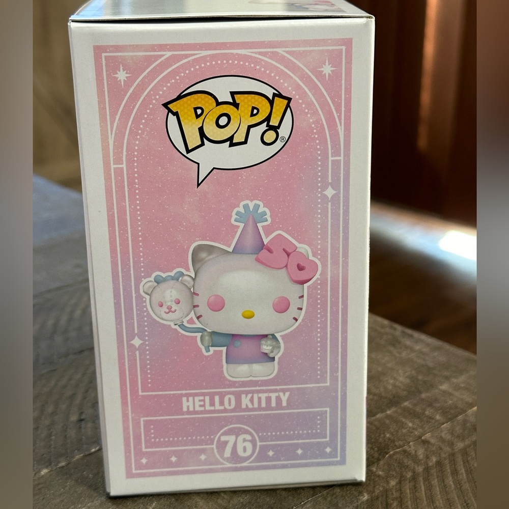 NIB Hello Kitty with Balloon 50th Anniversary Funko Pop - Picture 6 of 8